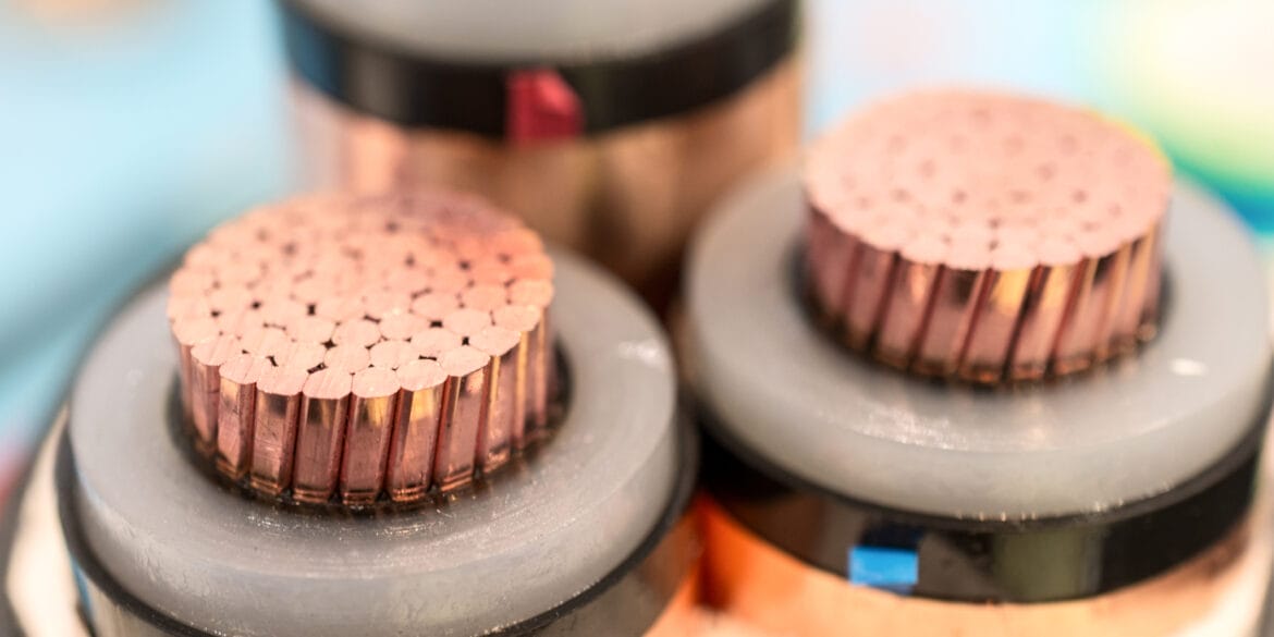 High voltage power cable with copper conductors